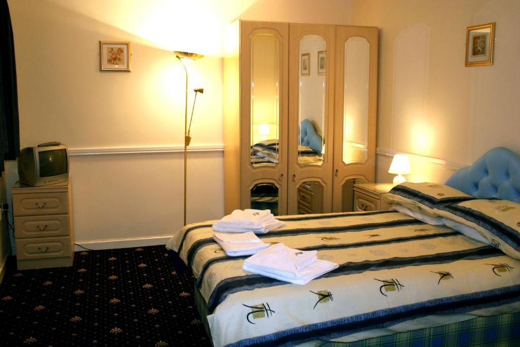 The Royal Hotel Bideford Room photo