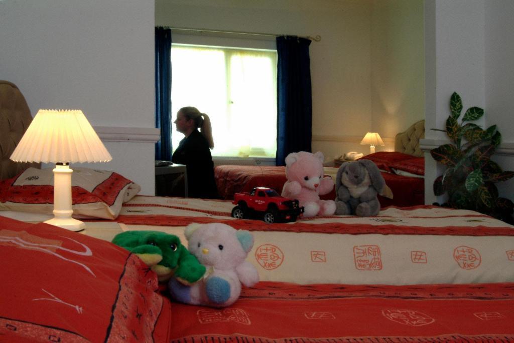 The Royal Hotel Bideford Room photo